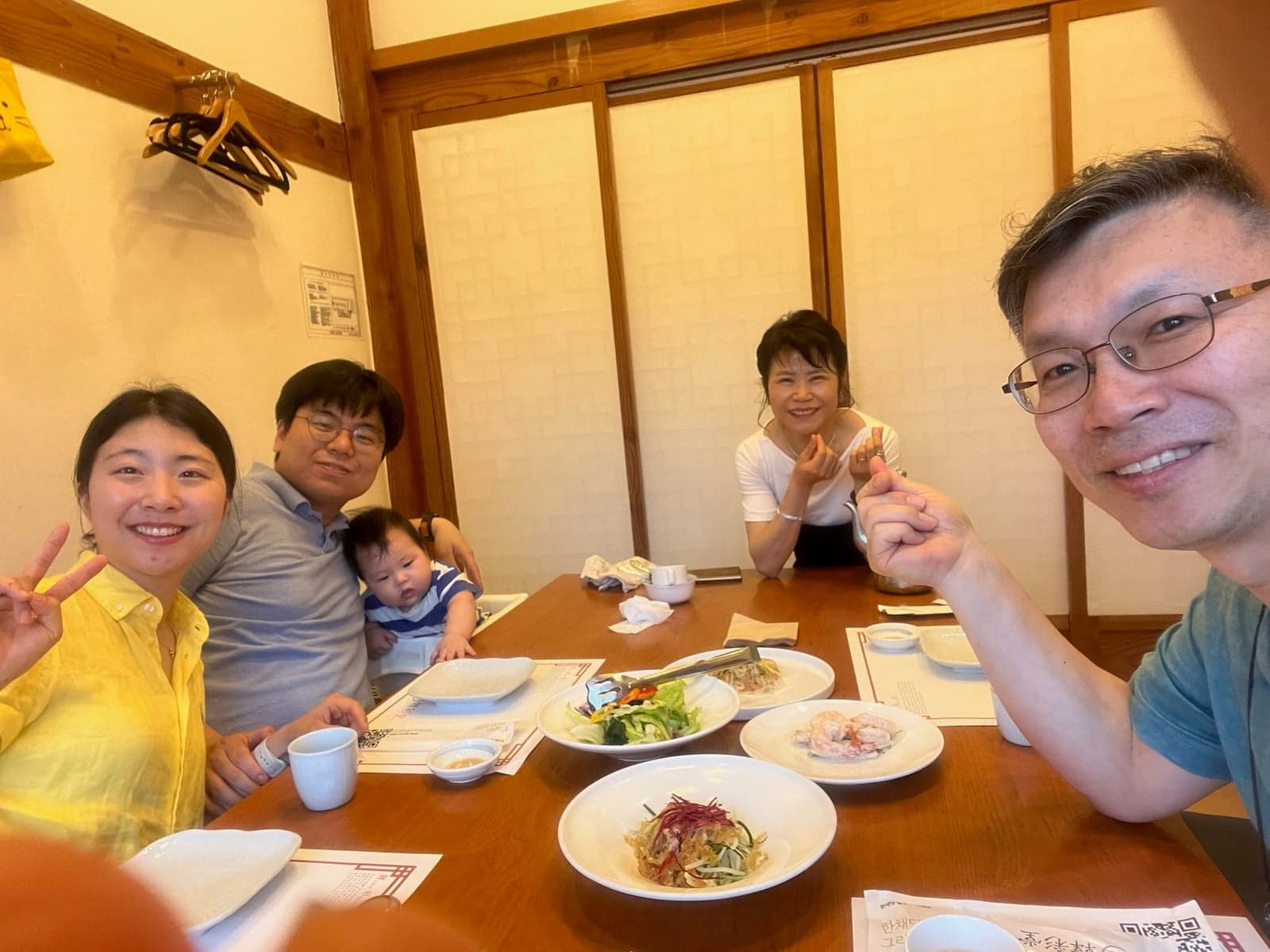 함께 둘러앉은 식탁