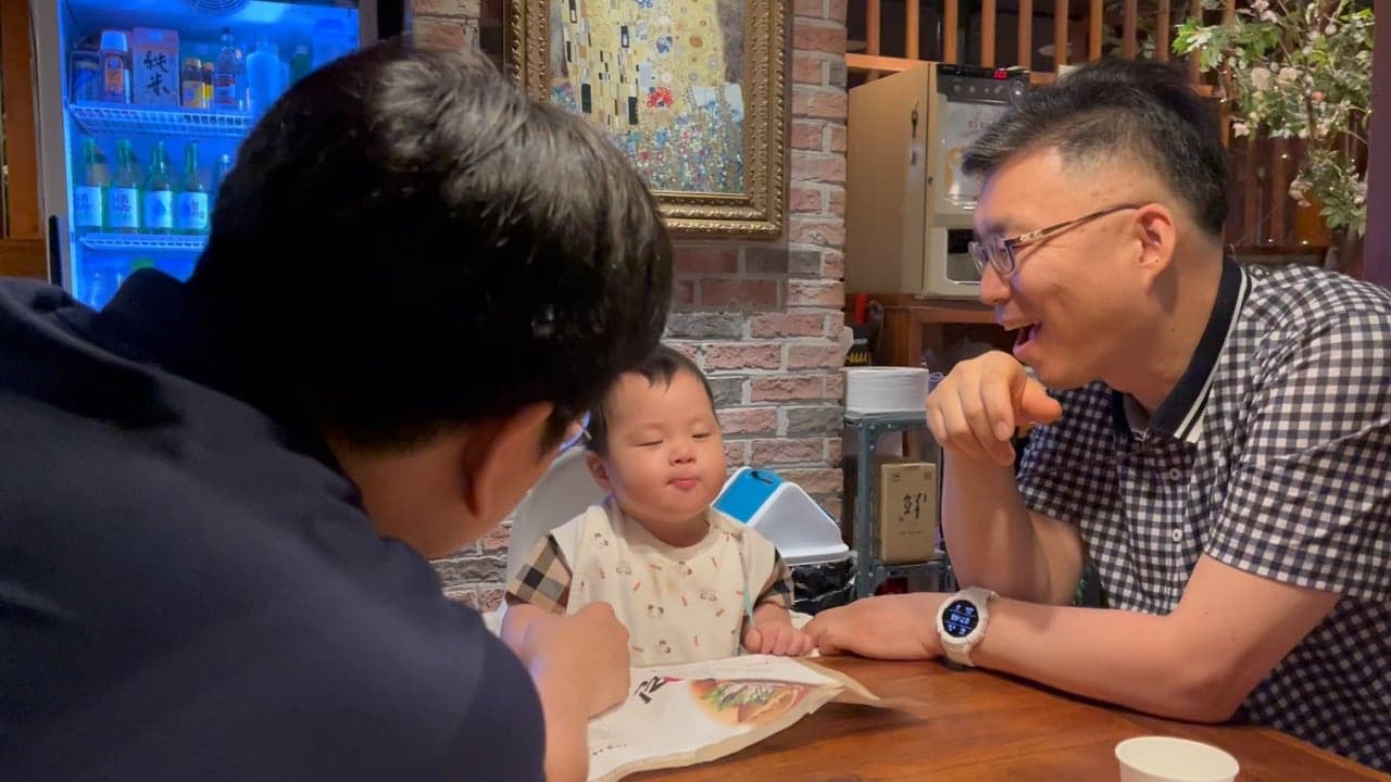 식탁에서 마주한 웃음